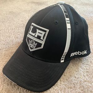 LA KINGS NHL, Hat S/M, looks BRAND NEW, worn once